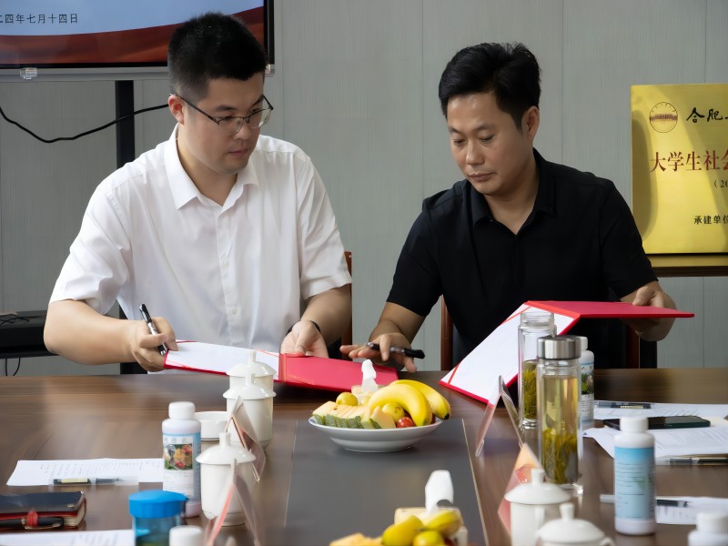 圖5 簽署實(shí)踐活動(dòng)基地協(xié)議書